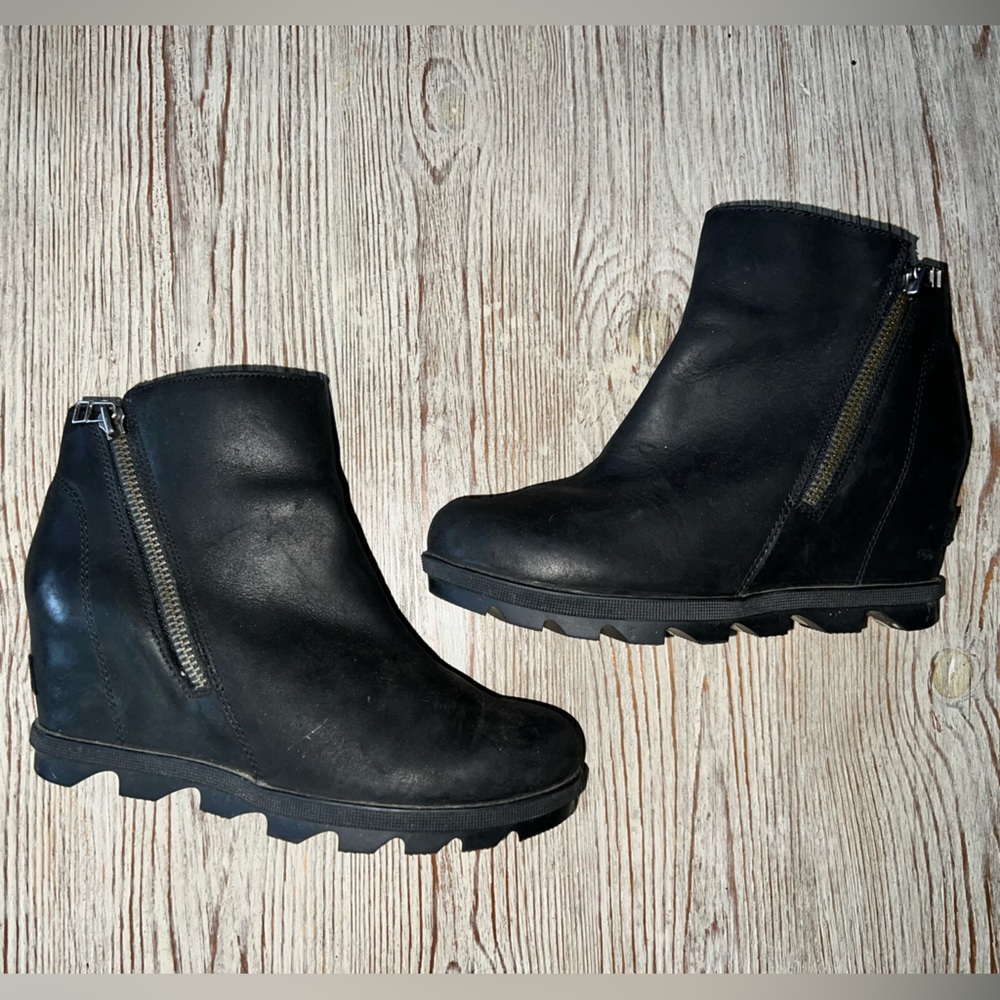 SOREL  Joan of Arctic™ Wedge III Leather Women's Wedge Bootie size 8